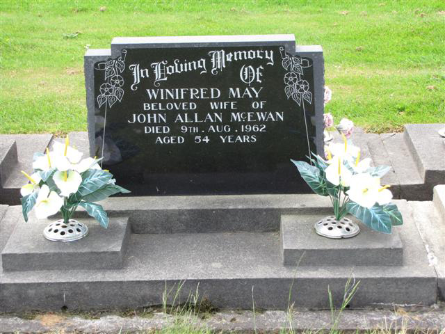Photo of headstones/Winifred May McDonald d 1962 hdstn Invercargill